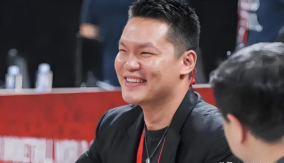 周琦在接受采访时透露，北京男篮为引进自己支付了高额转会费，一些球队老板认为北京男