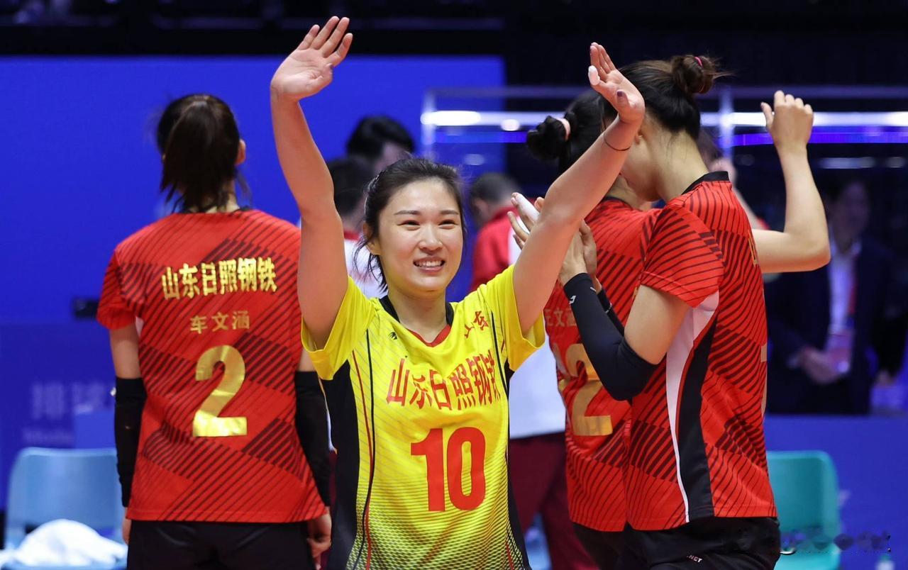 天津女排为备战下赛季排超联赛，计划进行包括‌引进泰国二传波蓬与波兰主攻卢卡西克两