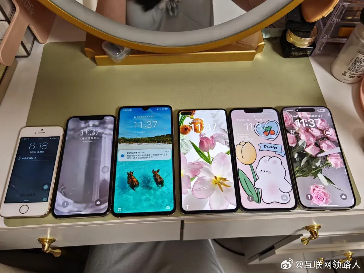 我朋友家境好，每次换新手机就把旧的给我。起初我犯嘀咕，他是不是觉得我买不起新手机