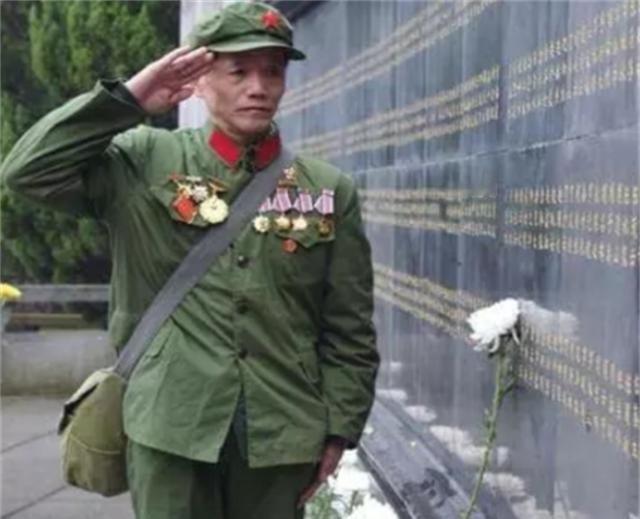 1990年，一个农民竟然徒手制服十几个混混，直到混混们都被送进了派出所，他们才知