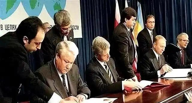 克林顿：“我是乌克兰的历史罪人！”中国当年的决定是何其正确与伟大！2023年，美