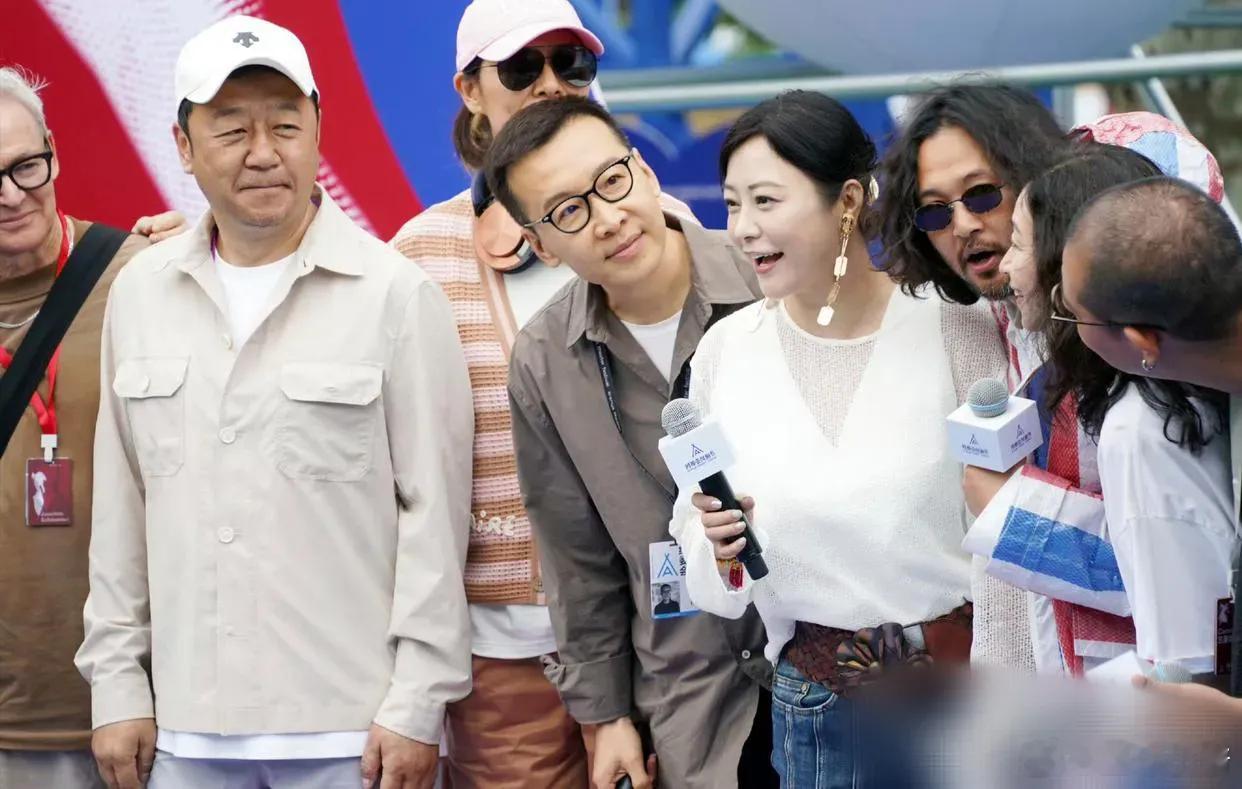 47岁的郝蕾微胖的她也很美，胖瘦还有着不同的气质！耐看型。​​​