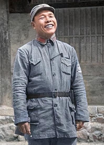 他是一位运气非常不好的八路军战将，身为冀中军区战功赫赫的警备旅旅长，有十多位部下