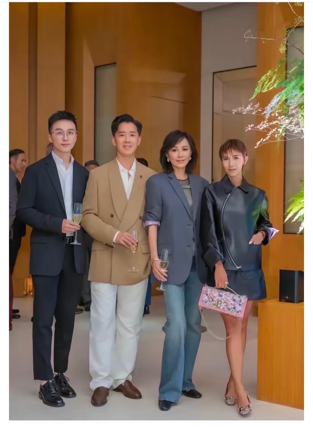 右边这人，看着好像女版郭敬明。