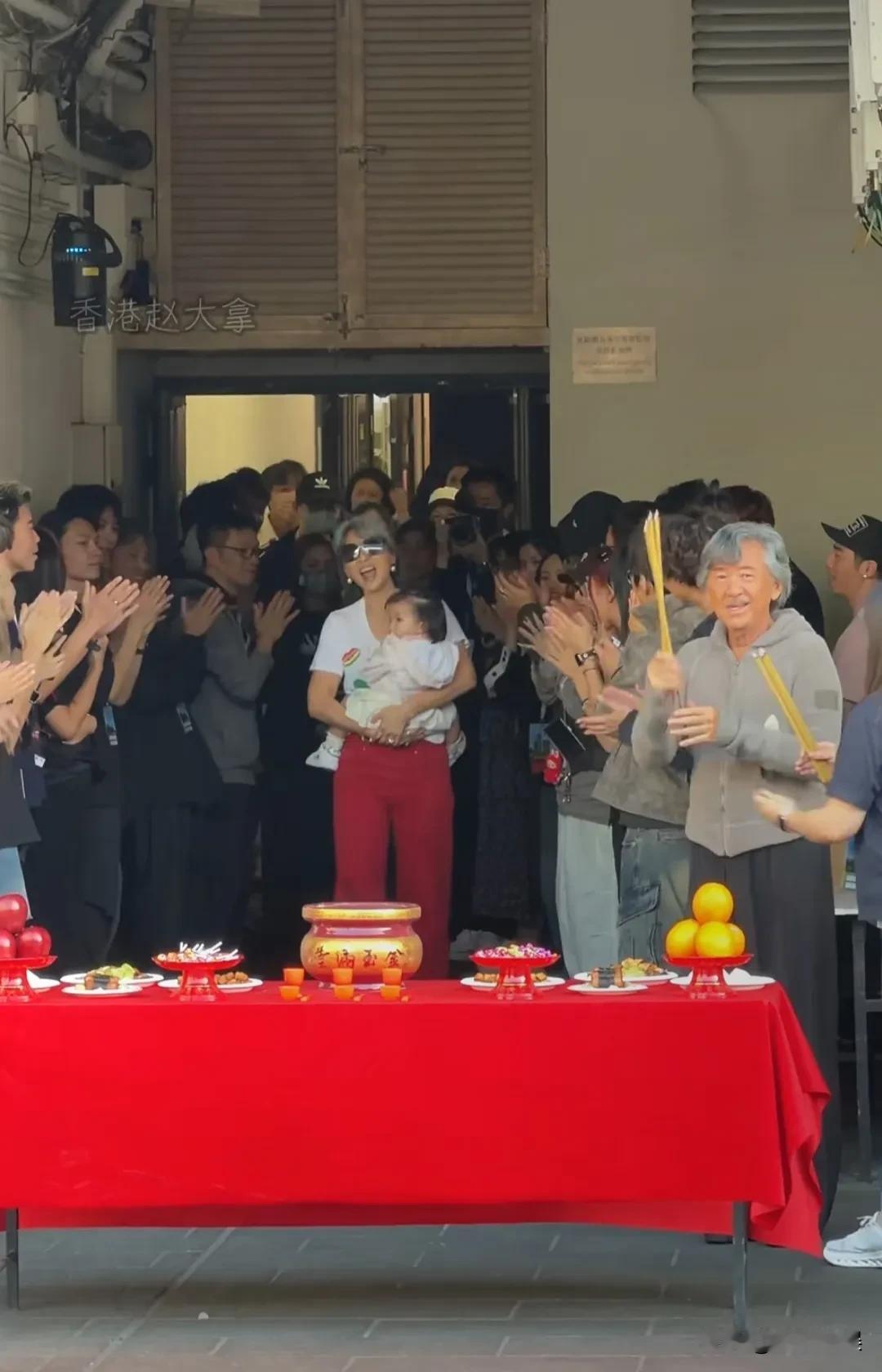 网友们的视听盛宴来了！实力唱将叶倩文和林子祥在香港红馆接连五天的演唱会即将举行