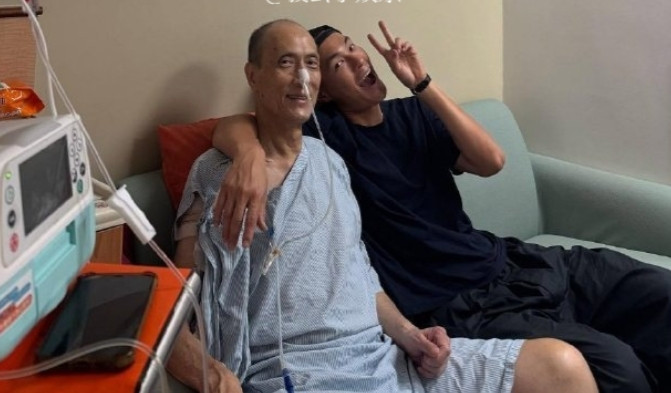 杨祐宁在8月30日迎来了43岁生日，他在社交平台分享的照片中透露自己正在病房陪伴