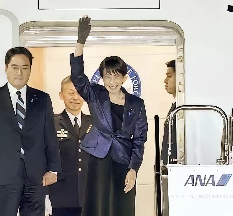 高市早苗这趟美国之行，真是把“尴尬”俩字写脸上了。3月18号晚上，这位日本女首相