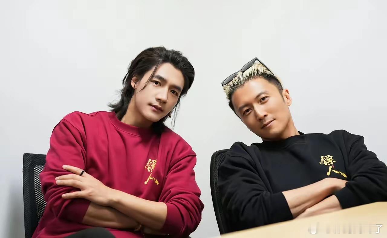 此沙和谢霆锋同框，颜值还不输谢霆锋，是新生代男演员里个子比较高挑，特别有辨识度的