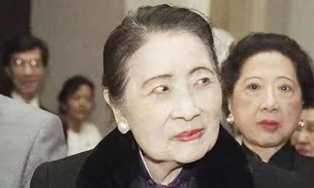 美国本身就是一个超级杀猪盘，一群强盗开的黑店。上世纪中期，宋美龄在纽约的豪宅