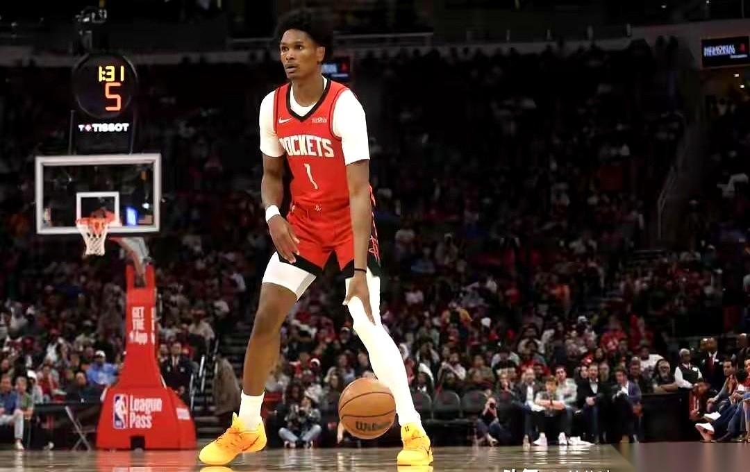 要说全联盟三十支球队里最让人看不懂的，还得是火箭队。放着自家高顺位选来的顶级后