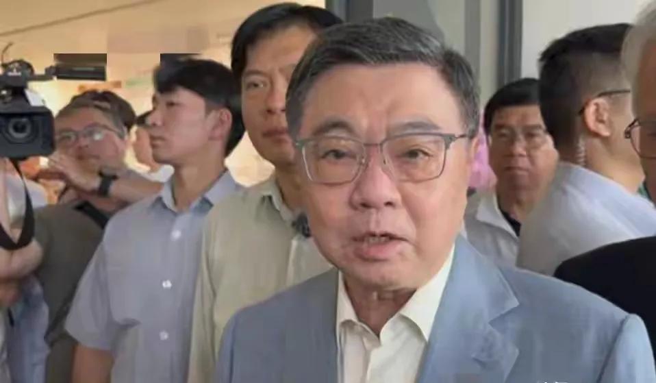 倒计时一天，卓荣泰质问韩国瑜一句话引发众怒，民调再次一边倒，台媒道出关键！随着