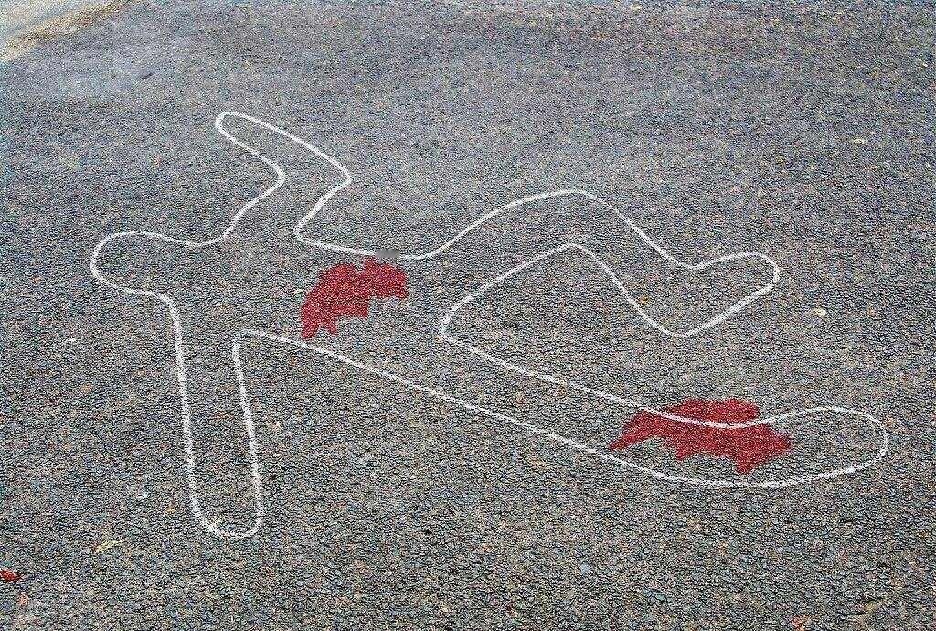 快递员倒在门口，平台没出声，刀子比系统快那天傍晚，苏州的快递员小李送最后一单