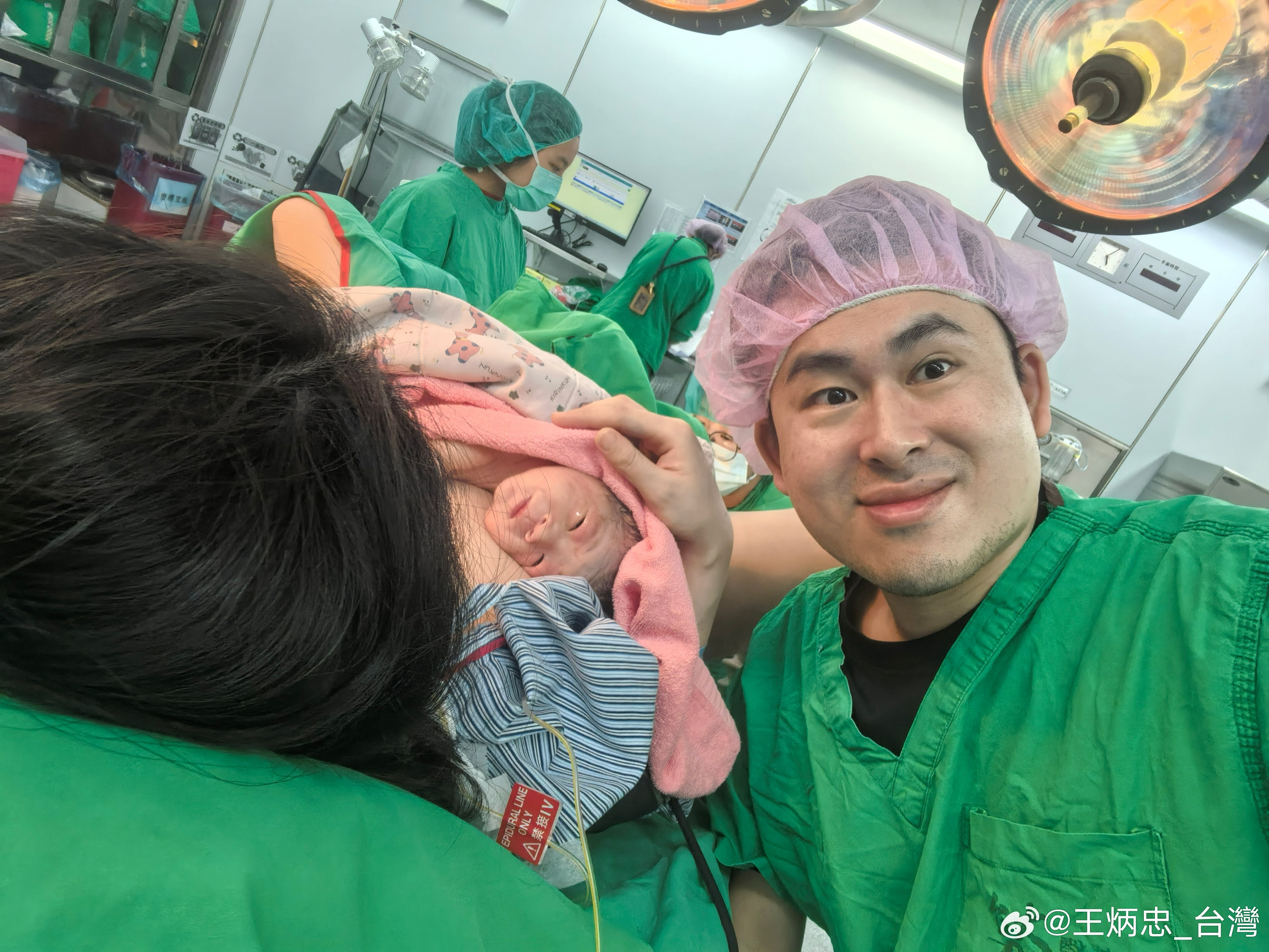 时近清明，春暖花开，吾家长子平安顺产，母子均安。感激家里领导熬过好一番折腾，本来