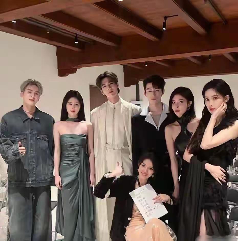 白鹿和他的三个破万男主