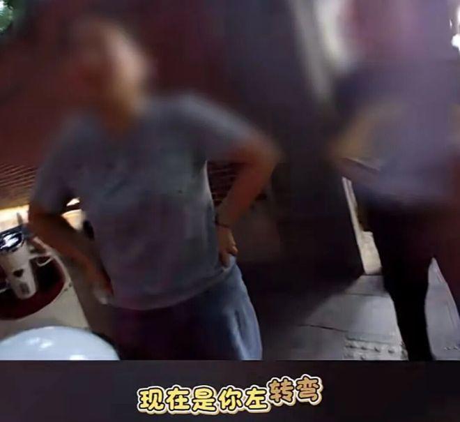 我弱我有理这套理论，在马路牙子上彻底失灵了。上海一位女子横穿马路被车撞了，交警到