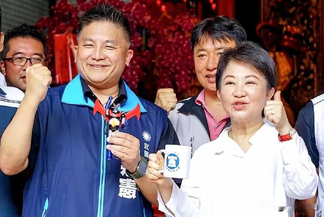 近日，一场荒唐的政治抹黑闹剧在岛内上演，亲绿作家苦苓公开发文抹黑台中市长卢秀燕，