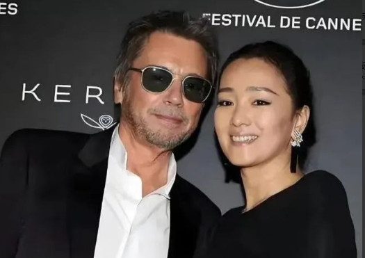 2018年，70岁的米歇尔拿着5个亿向52岁的巩俐求婚。巩俐却说：“我差的不是钱