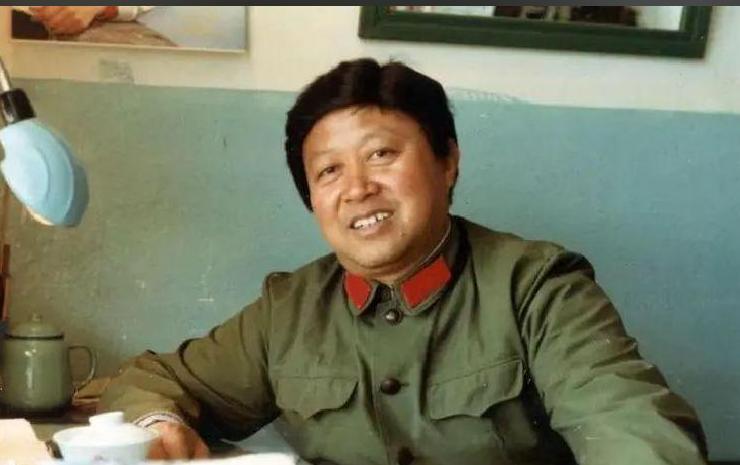 1972年，一次文艺晚会结束后，周总理问工作人员：“节目单上为什么没有《洗衣歌》