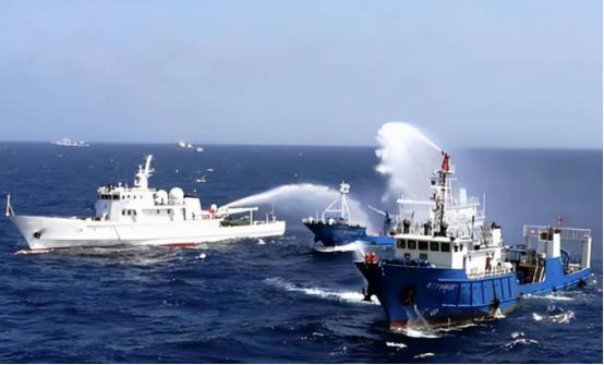 6国已派兵过南海，菲防长通告中国，不许出手，中方直接喷射水炮。12月16日，菲律