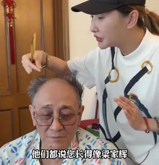 多可恨，座山雕也开始吃腰子了！梅派胡桐去看望大哥曹其昌，胡桐给大哥设计了一个新发