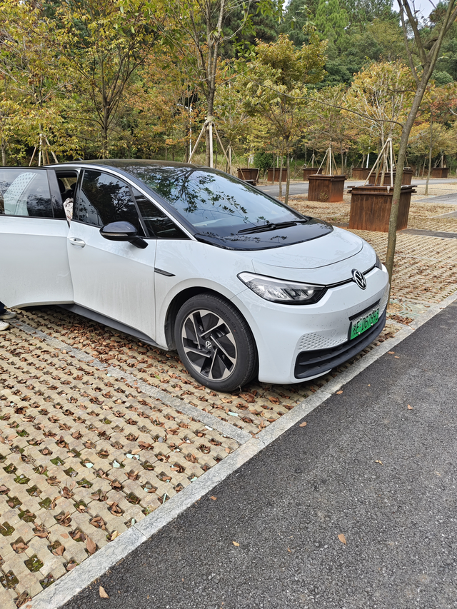 总结id3的反人类配置我的车是24款大众id3纯净智享版，已经开了一年半开了2