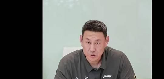李楠被禁赛三年，解禁后带北京首钢打季前赛，周琦没打，外援布朗没打，赵睿第二场崴脚，三场全赢了。赢完球