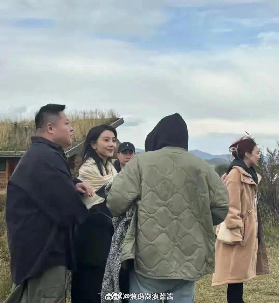 路人最真实的镜头，高圆圆长相一般，不知为何会被吹捧成国民女神​​​