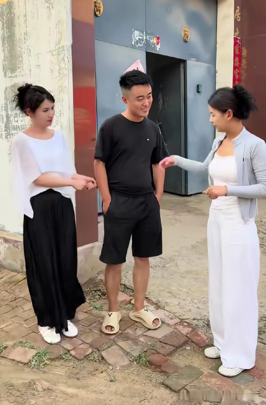 这不是他小姨吗[滑稽笑]