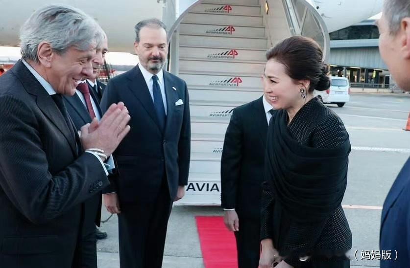 苏提达王后优秀！此次受国际冰球联合会主席卢克·塔尔迪夫先生的邀请，苏提达王后到访