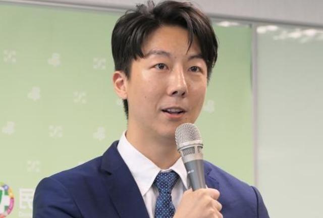 民进党发言人吴峥6月8日针对郑丽文言论回应称：“郑丽文连日来亲中言论不断，其言行