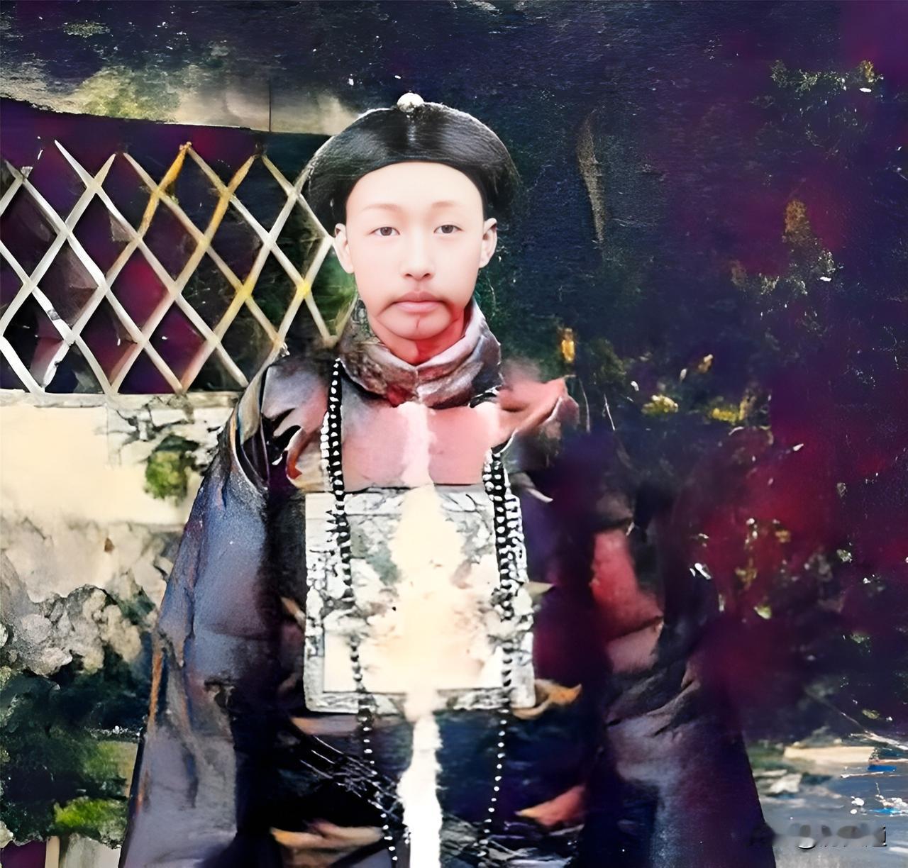 这位身穿官服的男子并非官场中人物而是龙虎山第62代世袭天师张元旭。自古以来，龙虎