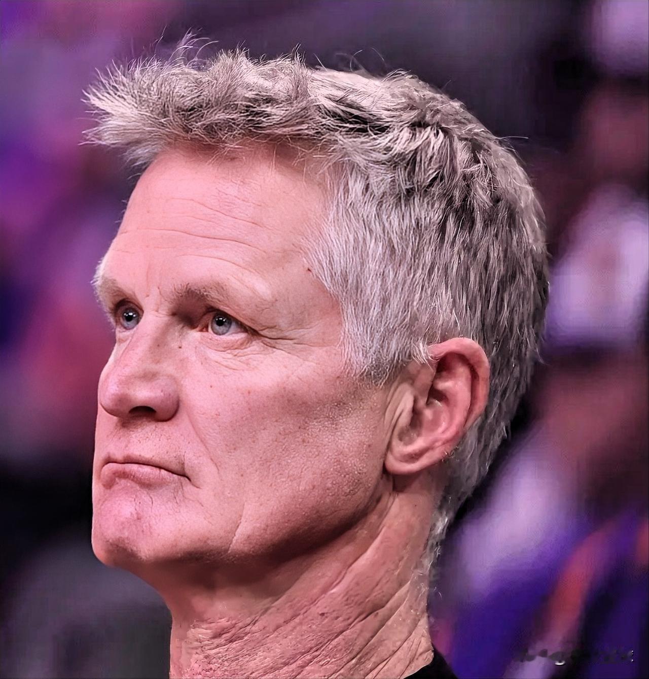 科尔真抢手啊！还没从勇士下课，各家媒体就开始抢人了现在全NBA最抢手的人，不