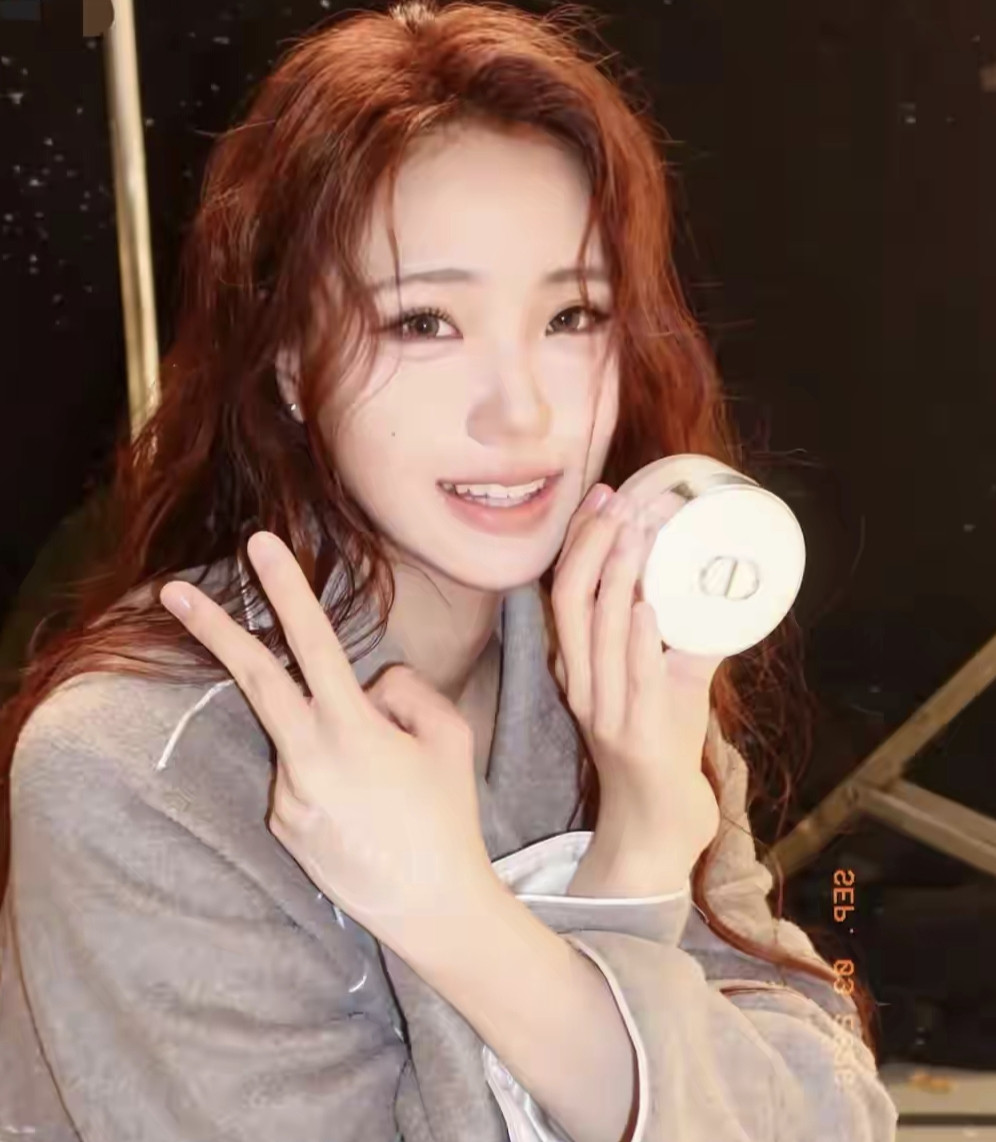 大S徐熙媛的外甥女，也就是小S的二女儿，好像天生就是上封面的料！虽然长得不算太丽质，但人家身段就是好