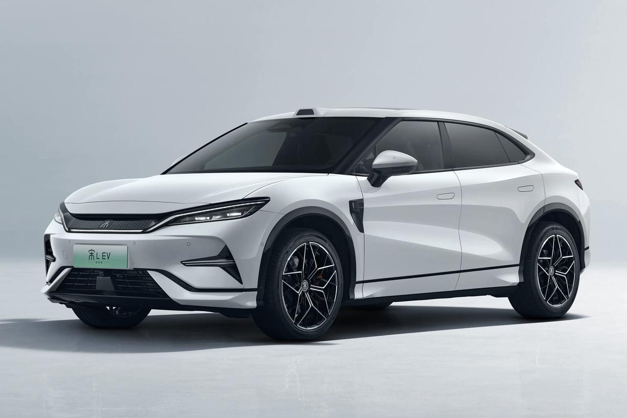 宋LEV，比亚迪旗下最美车型，也是混的最惨的车型。上个月，宋LEV只卖