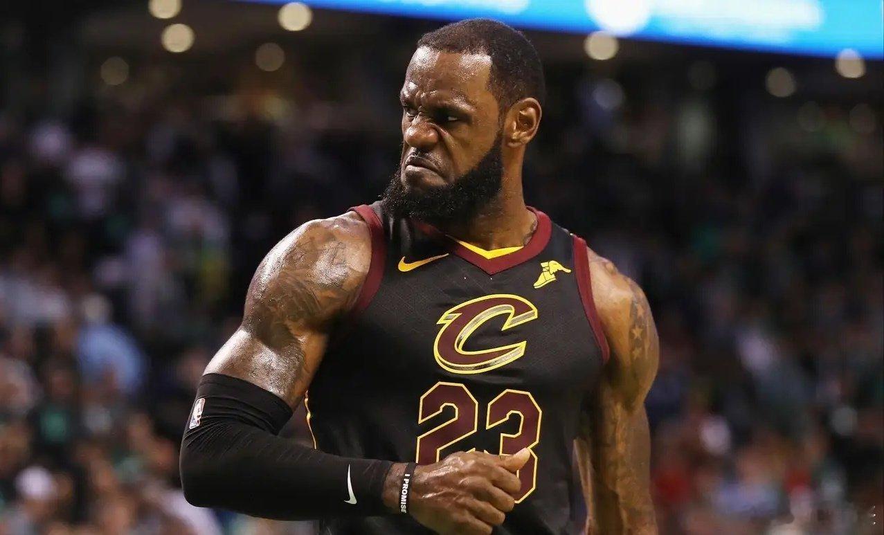 詹姆斯要三进宫了据报道，多位球队及联盟消息人士告诉ESPN，如果詹姆斯愿意在今夏