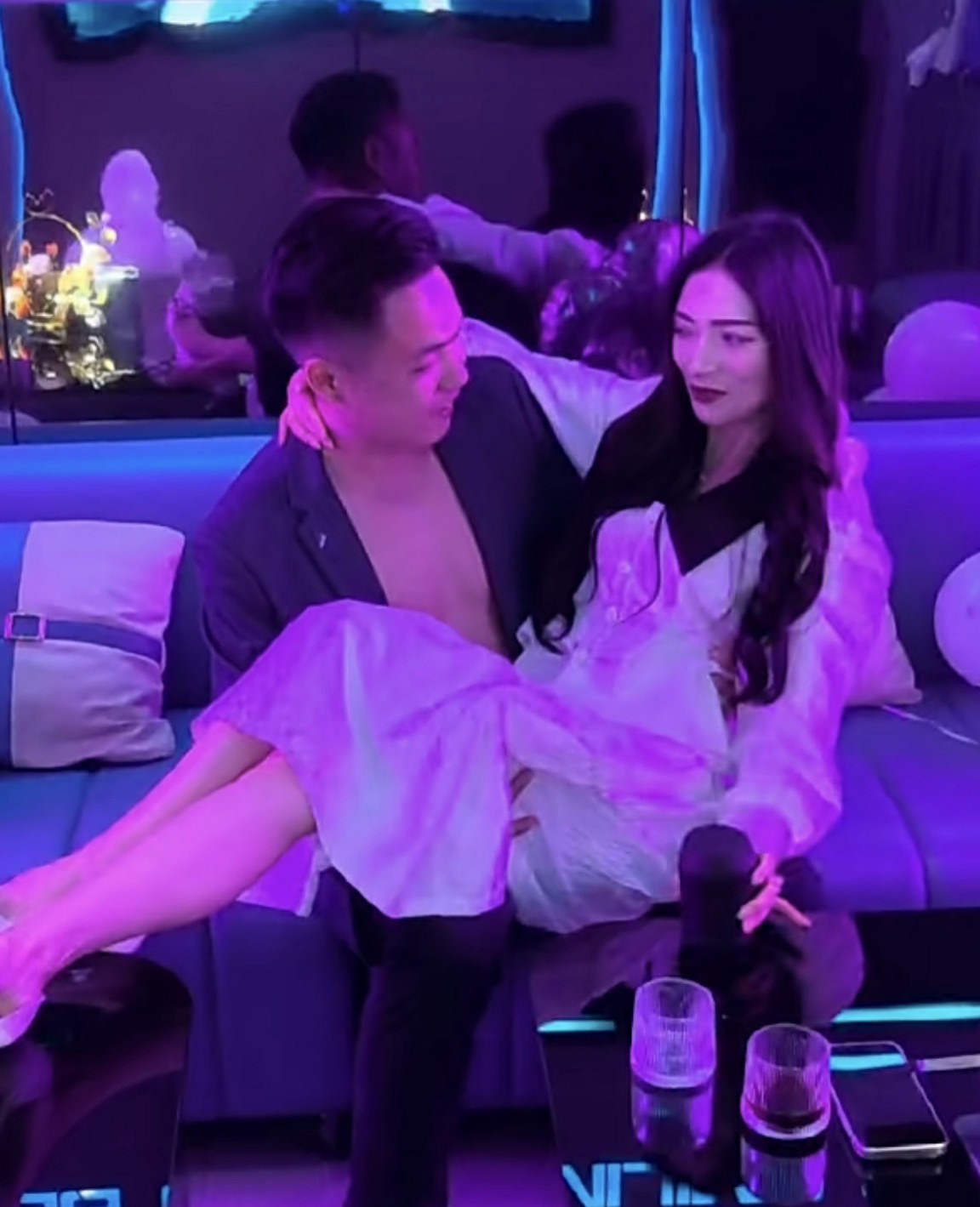 哥们好潇洒