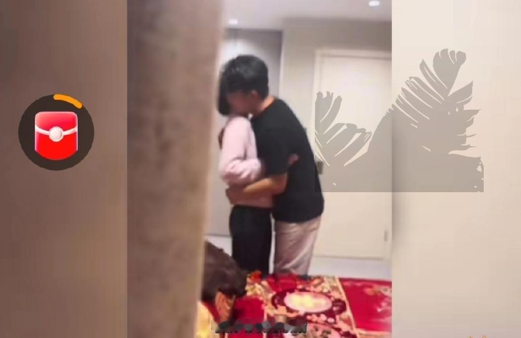 笑不活了，新婚夜解清帅衣服都脱光了，搂着王正正准备亲上，没想到他的妹妹们和侄子、