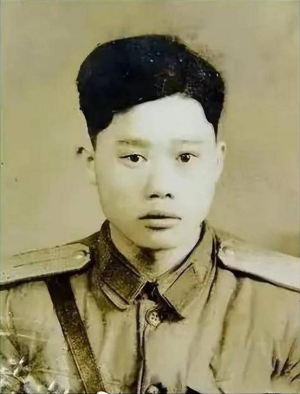 🌞1951年1月28日，志愿军战士潘天炎因为生理需要去附近的草丛解决，回来