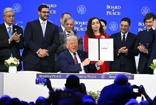 签约仪式不如预期，没有大国露面捧场，特朗普改口了：要与联合国合作 当地时间2