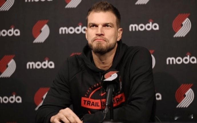 斯普利特谈杨瀚森：“很多人骂我。”“说我不用杨瀚森。”“不是这样的。