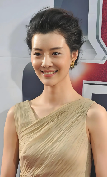 当年，车晓的母亲王丽云说：“我最中意的女婿就是邓超，要不是他磨磨唧唧，车晓早就是