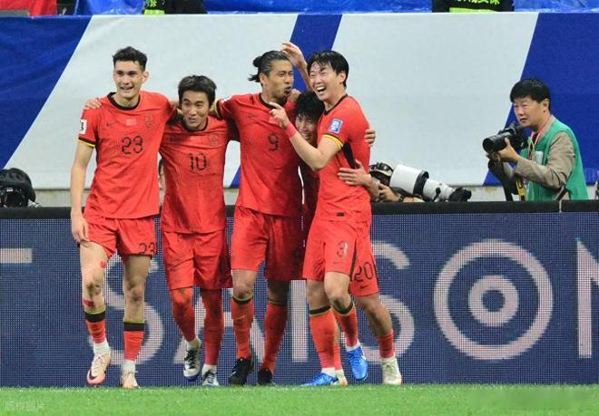 张玉宁当选新国足第一队长，外界议论纷纷，资历效率不出众新一届中国男足确定29岁前