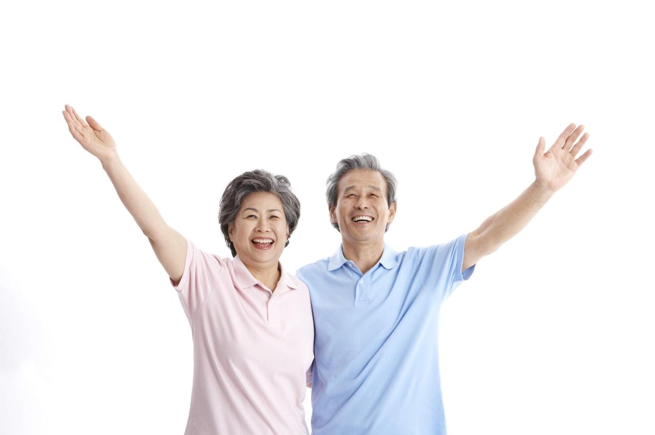 性需求是人的天生本能，是一个人追求正常生活基本权利。正常性生活不仅有利于老年人身