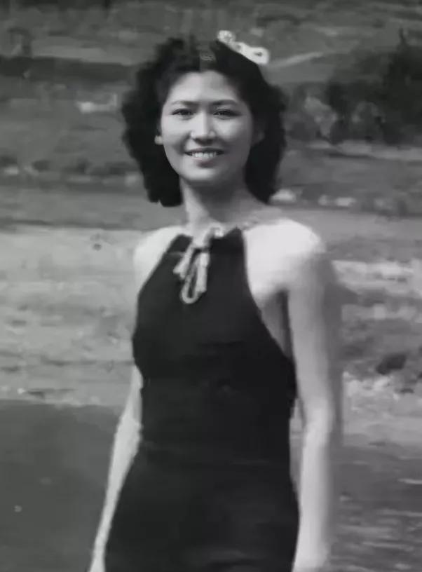 一天深夜，“五姑娘”阎慧卿正在床前为阎锡山按摩、捶背，二姨太徐兰森却突然出现，醋