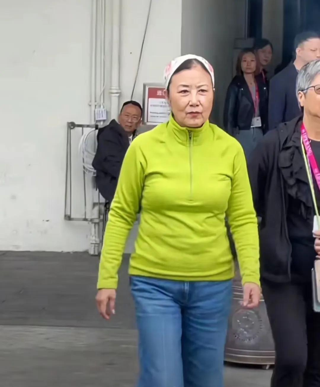 78岁的汪明荃开演唱会，遭网友无情吐槽。说实话，就这个状态真的不适合开演唱会，