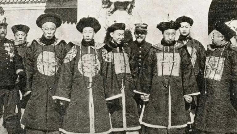 清朝除了溥仪，底下其它的聪明人其实都跑到国外了，这话听着有点绝对，但还真不