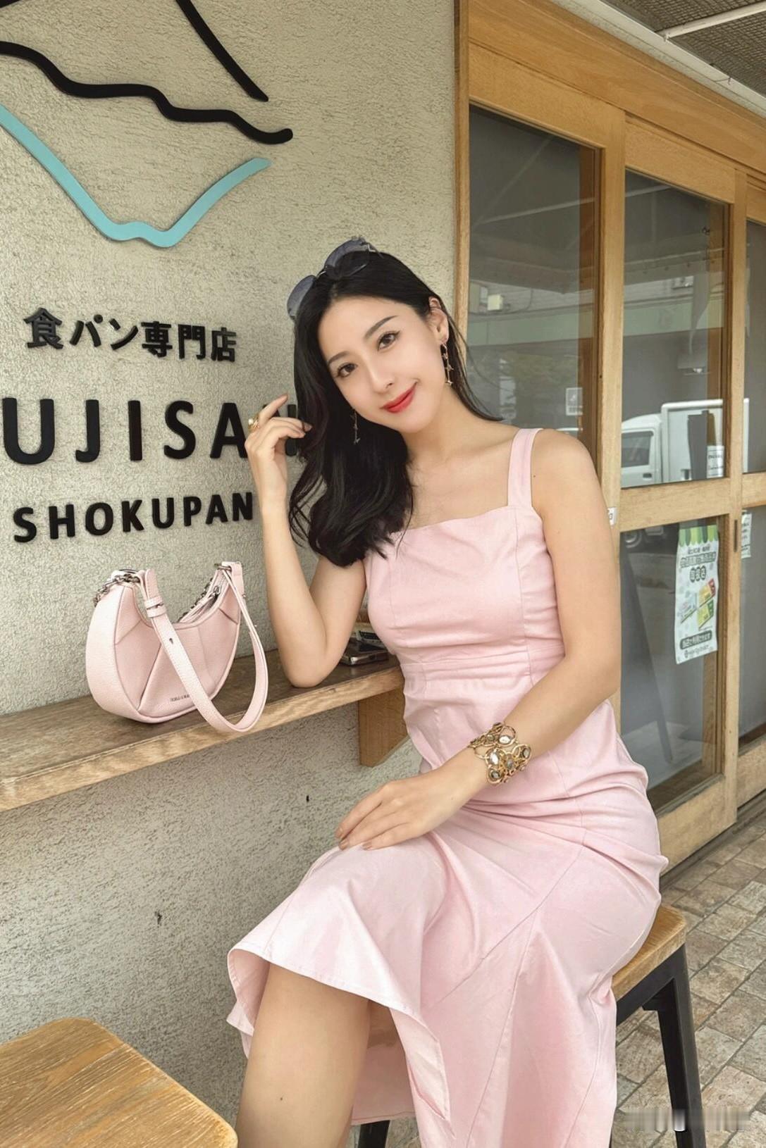 女人味穿搭~标题怎么样？好身材都是穿出来的做自己让我更迷人