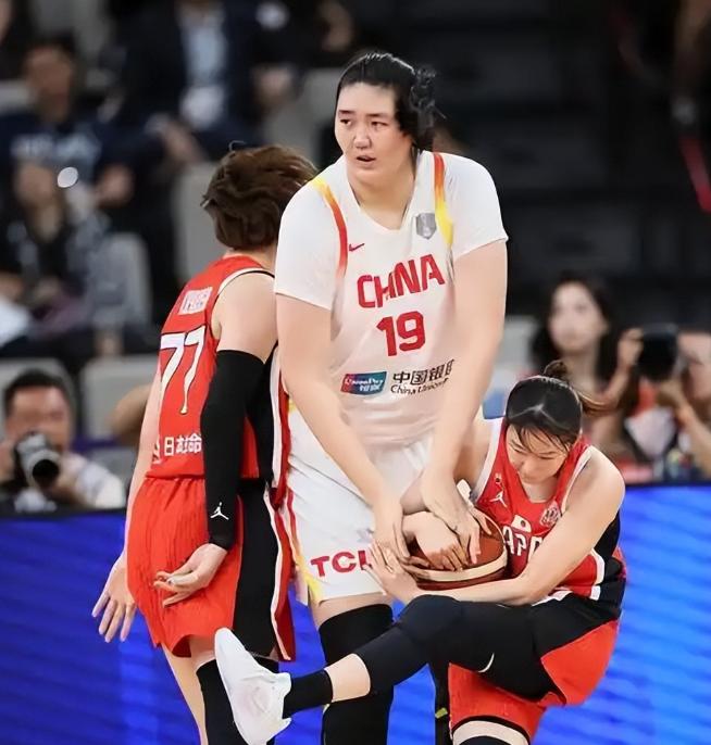 8月11日下午，中国女篮世界杯备战已经进入冲刺阶段，张子宇、韩旭、李梦这三个熟悉