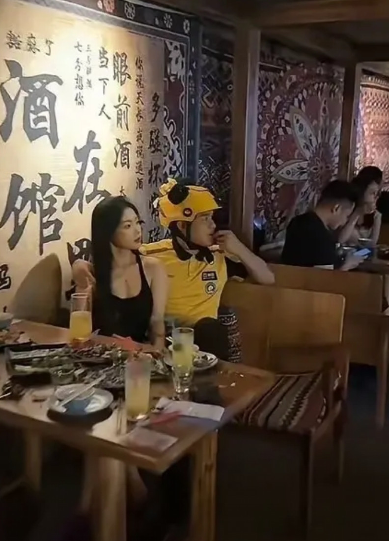 看来外卖员收入很高