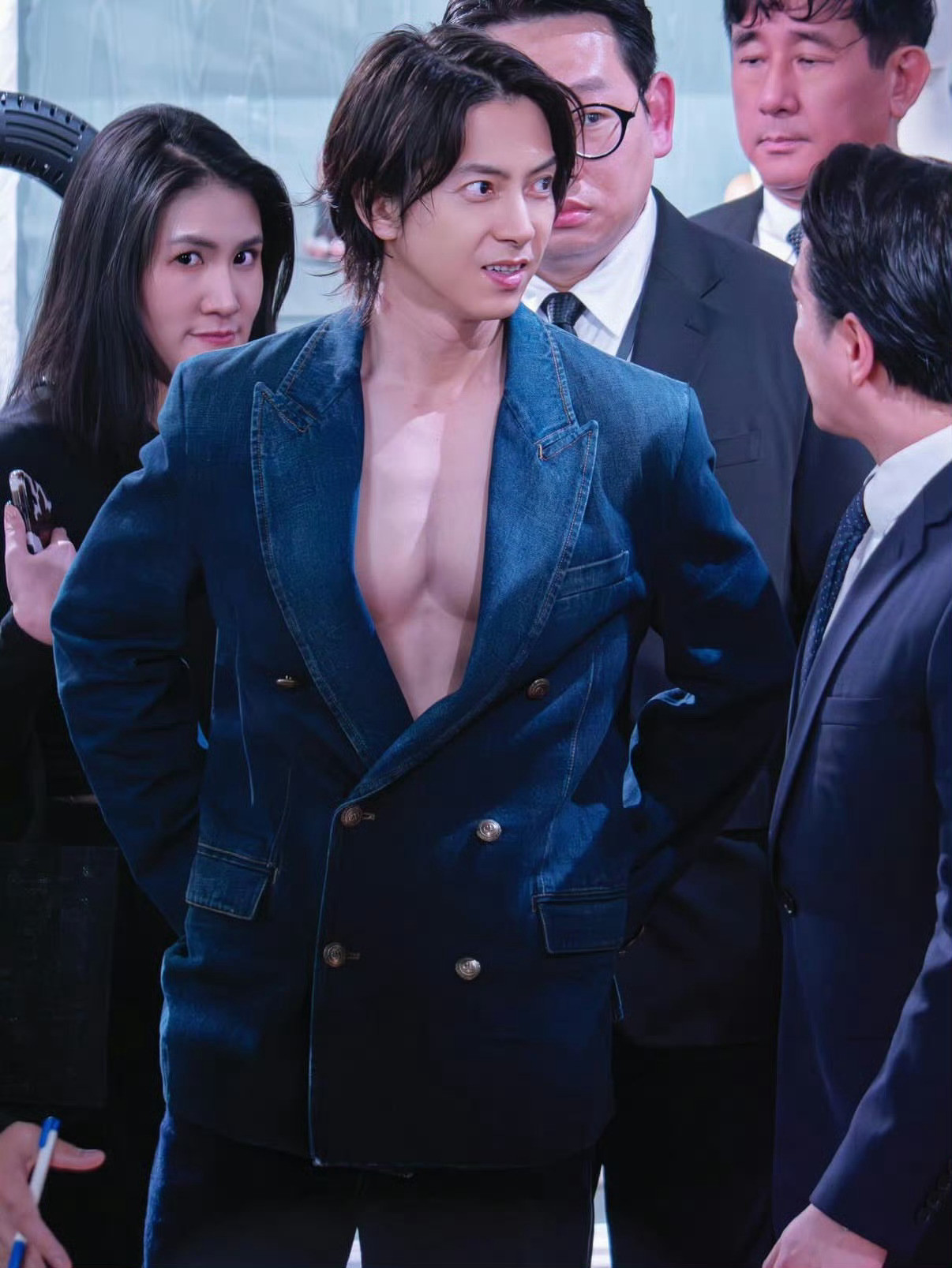 山下智久的胸肌也太顶了！